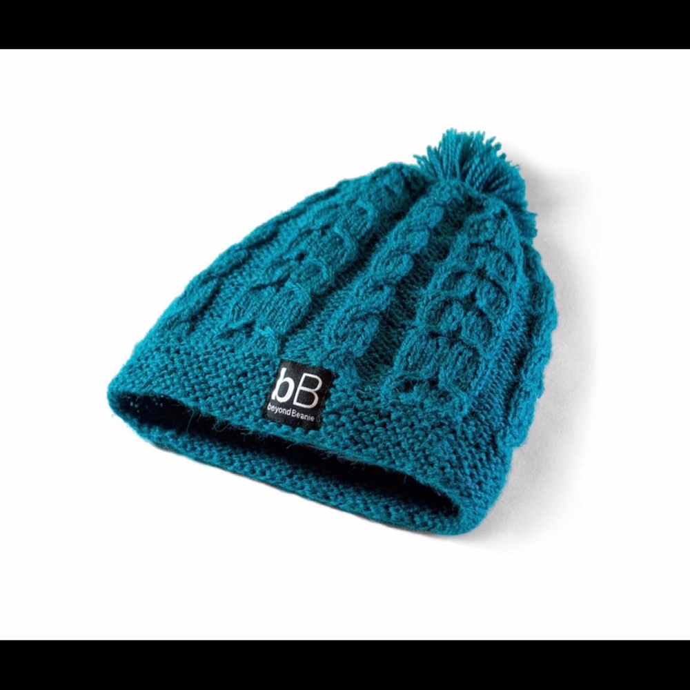 Beyond Beanie women's winter hat- TEAL, NWT